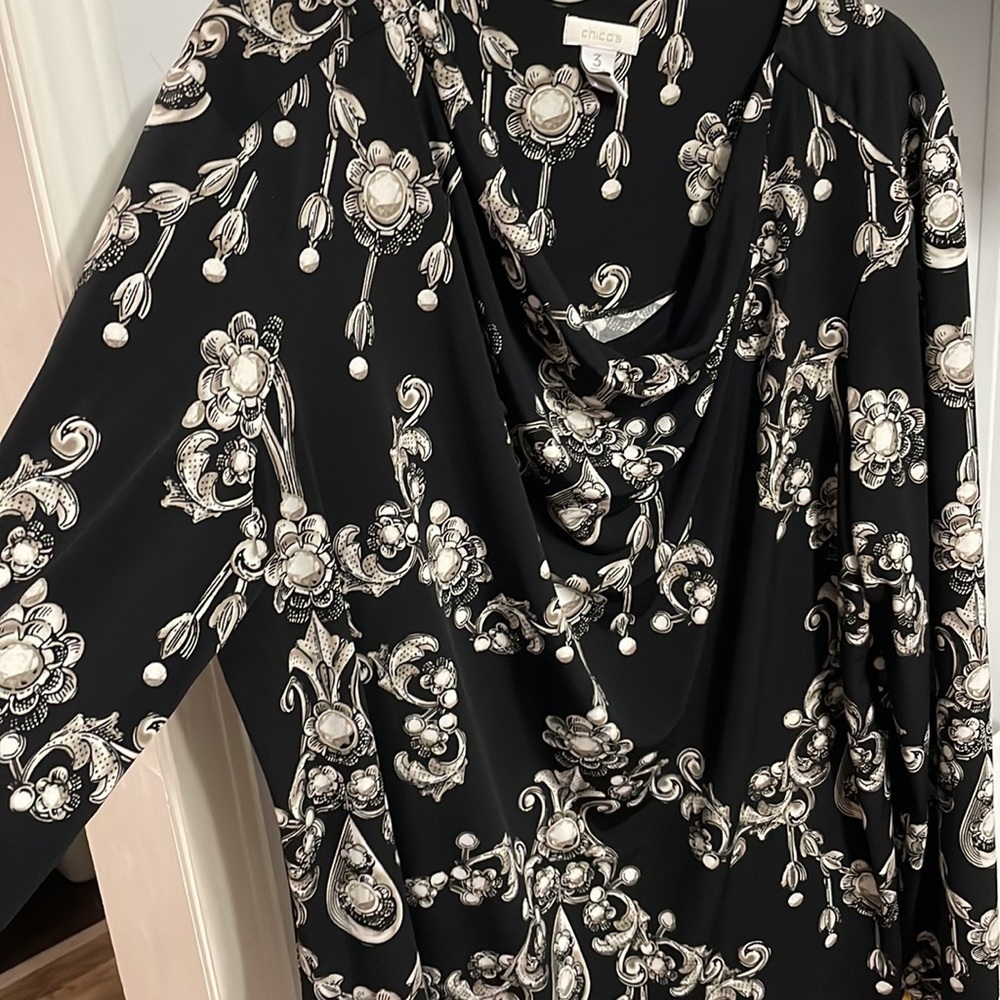 Chico’s Black Floral Top Size L - Picture 3 of 6